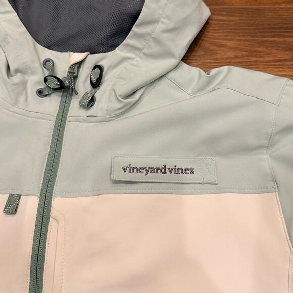 Vineyard Vines Harbor Half-Zip Hooded Windbreaker in Beige / Green Size Medium - Picture 3 of 12